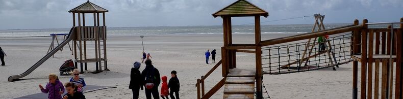 Norderney - Spielgeräte am Strand 