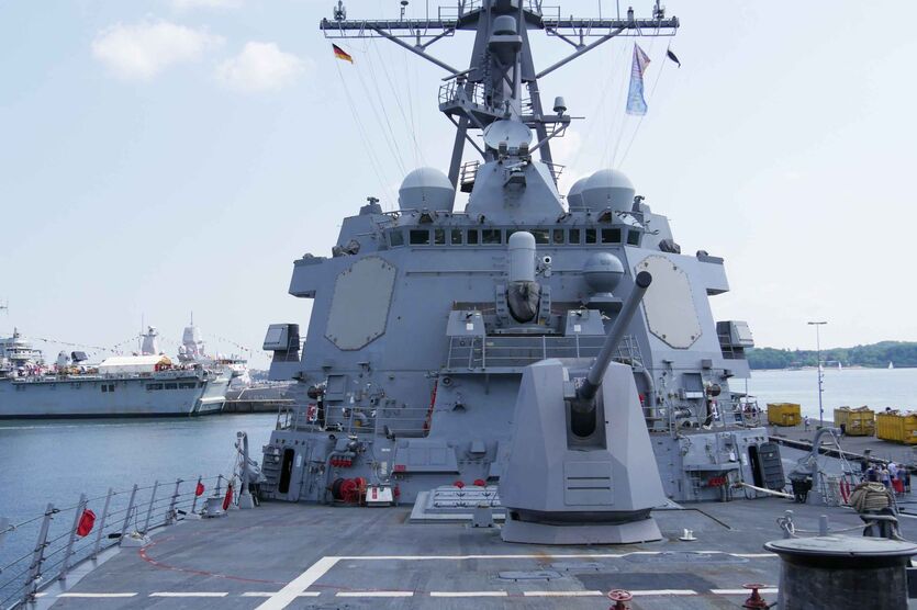 Blick auf das Vordeck der „USS Paul Ignatius“