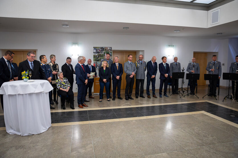 18 verdiente Mitglieder des Bundeswehr-Sozialwerks wurden von Verteidigungsminister Boris Pistorius ausgezeichnet.