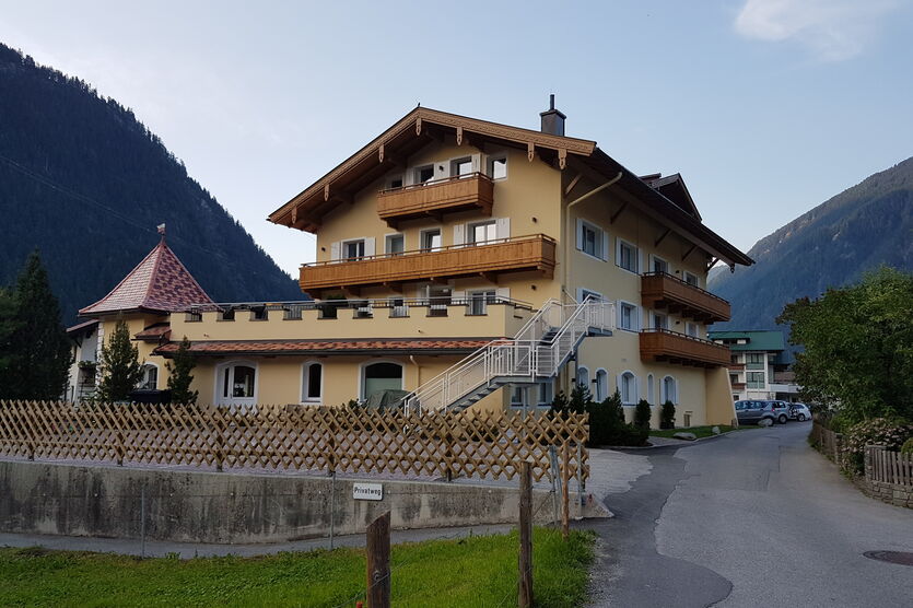 Hotel Alpenschlössl in Mayrhofen im Zillertal - Hausansicht