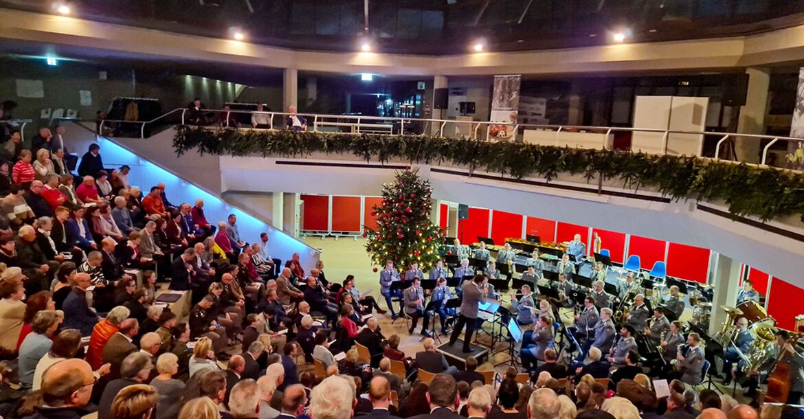 Volle Sitzreihen beim Adventskonzert im BiZBw in Mannheim 