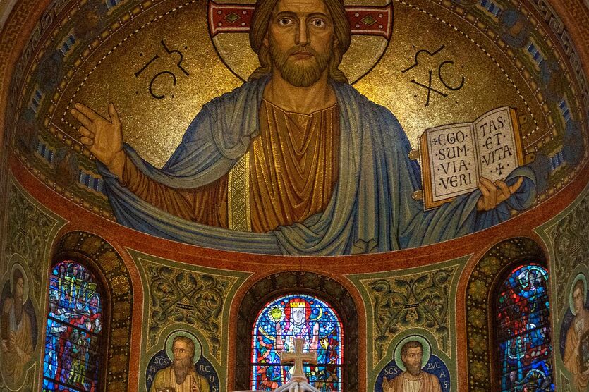 Das große Mosaikbild in der Ostapsis - Christus, der Welterlöser