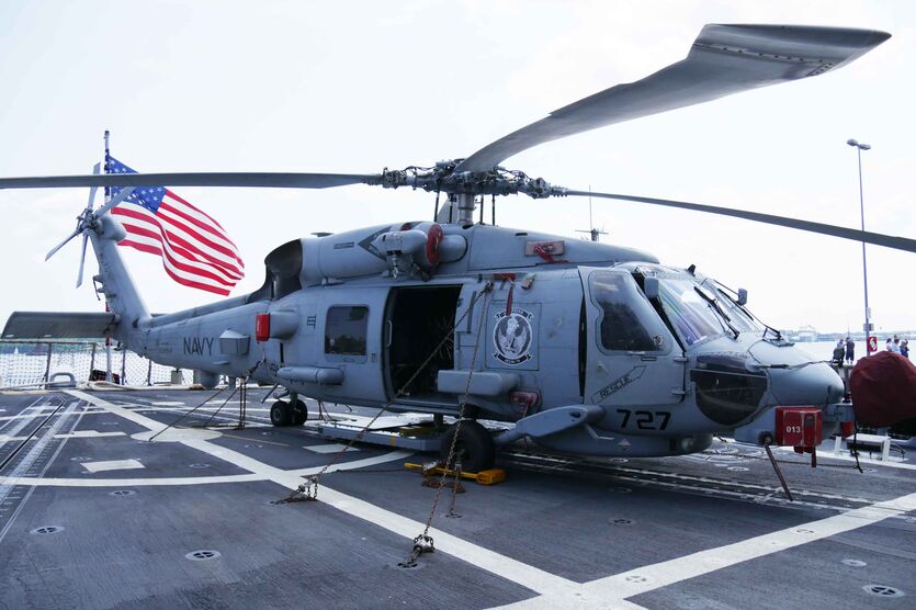 Der „Seahawk“, ein Mehrzweckhubschrauber der „USS Paul Ignatius“