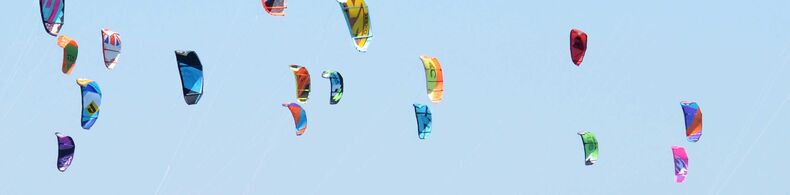 Kitesurfen in Dänemark - Massenstart bei einem Wettkampf 