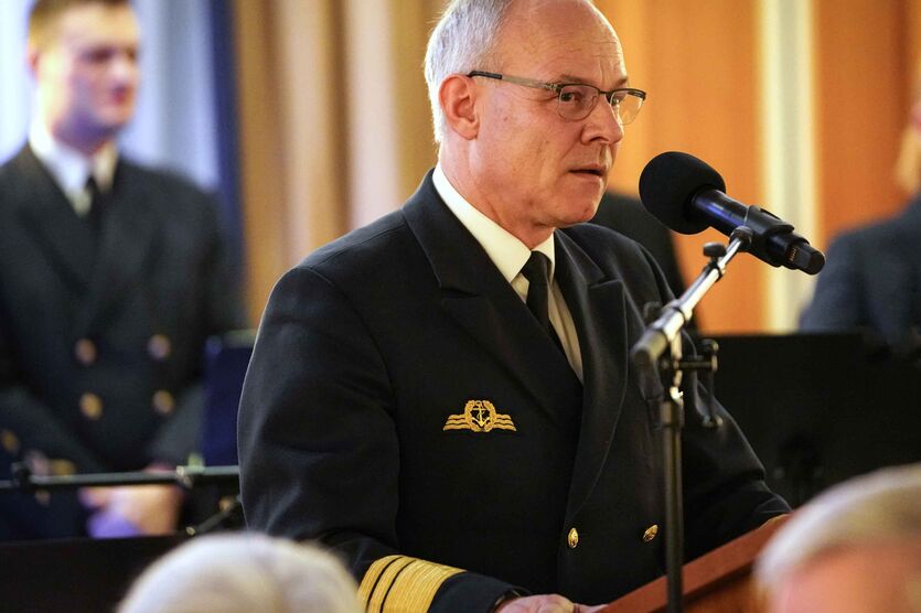 Vizeadmiral Jan Christian Kaack, Inspekteur der Marine,  begrüßt die Gäste zum 6. Kapitänsdinner in Rostock.