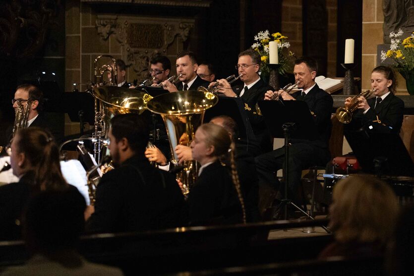 Erstmals in der tausendjährigen Geschichte des Doms spielte ein Militärmusikorchester ein Benefizkonzert.