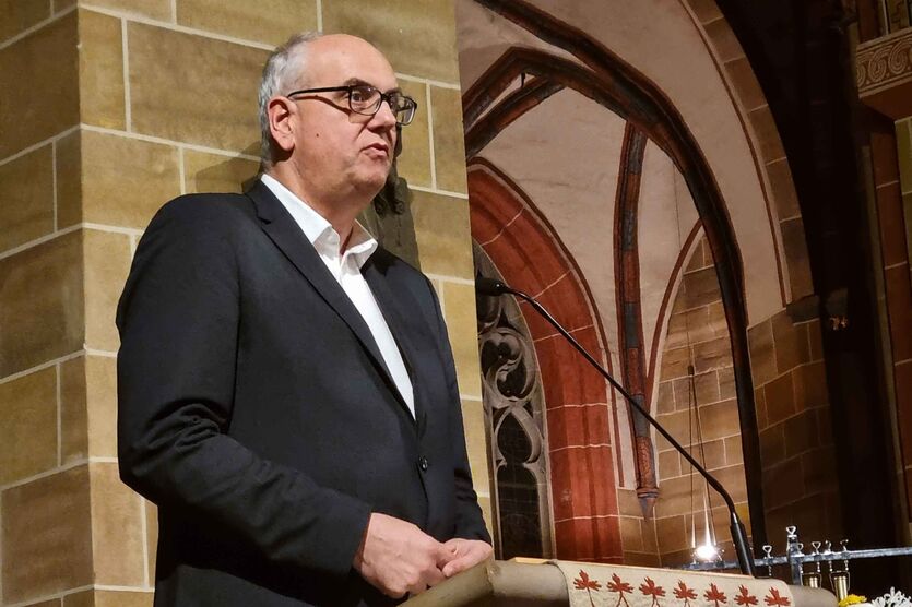 Der Bremer Bürgermeister Dr. Andreas Bovenschulte spricht als Schirmherr des Abends über seine enge Verbundenheit mit der Bundeswehr