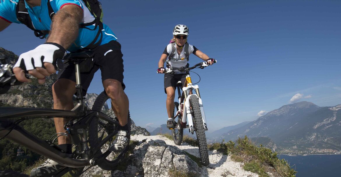 Mountainbike-Tour auf einem Berggipfel (Symbolfoto)