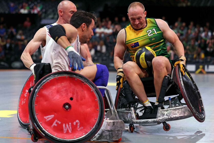 Die australische Mannschaft spielt beim Rollstuhlrugby gegen das US-amerikanische Team während der Invictus Games 2022. 