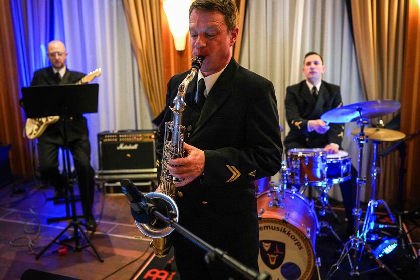 Die Night-Time-Band des Marinemusikkorps Kiel begleitete musikalisch das 6. Kapitänsdinner.