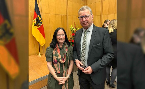 Bundesvorsitzender Bernd Krämer bedankt sich bei Präsidentin Ulrike Hauröder-Strüning für ihre jahrelange Unterstützung des BwSW. 