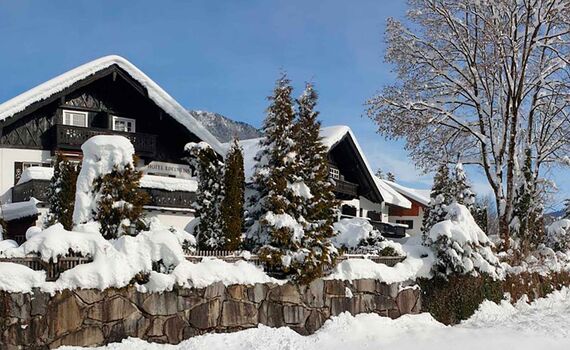 Hotel Edelweiß: Feiern Sie mit uns Weihnachten und Silvester in idyllischer Winterlandschaft.